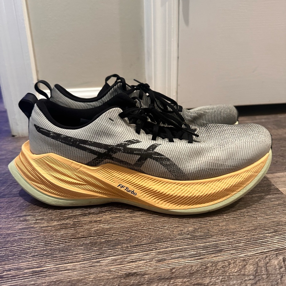 ASICS superblast
